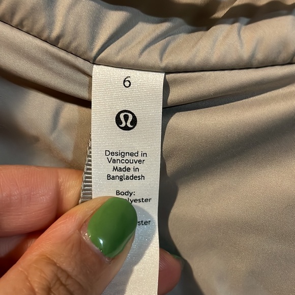 BNWT Lululemon Insulated Trench - Picture 7 of 8